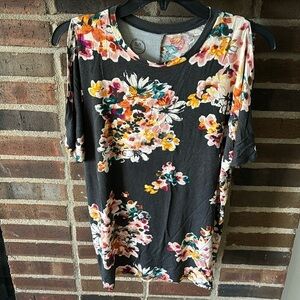 Maurice’s Women’s 24/7 Cold Shoulder Top Size Medium Floral